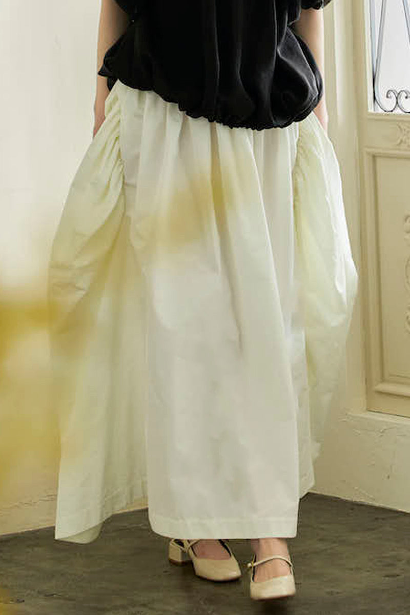 Dramatic skirt / white