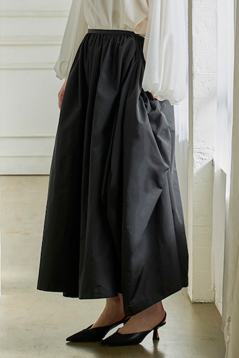 Dramatic skirt / black