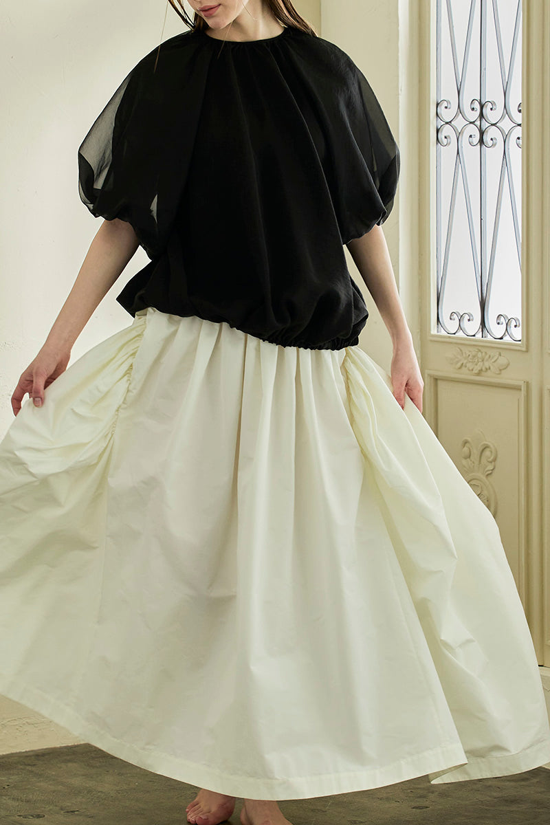 Dramatic skirt / white