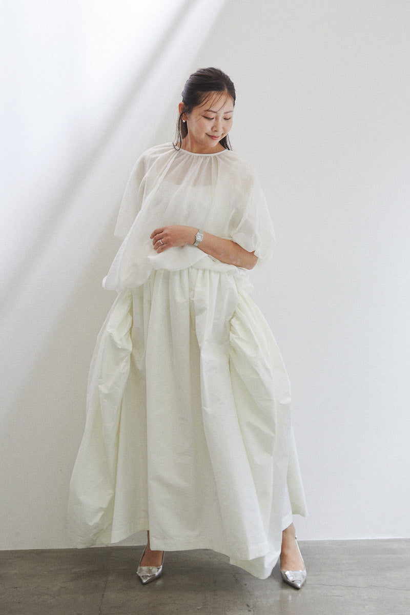 Dramatic skirt / white