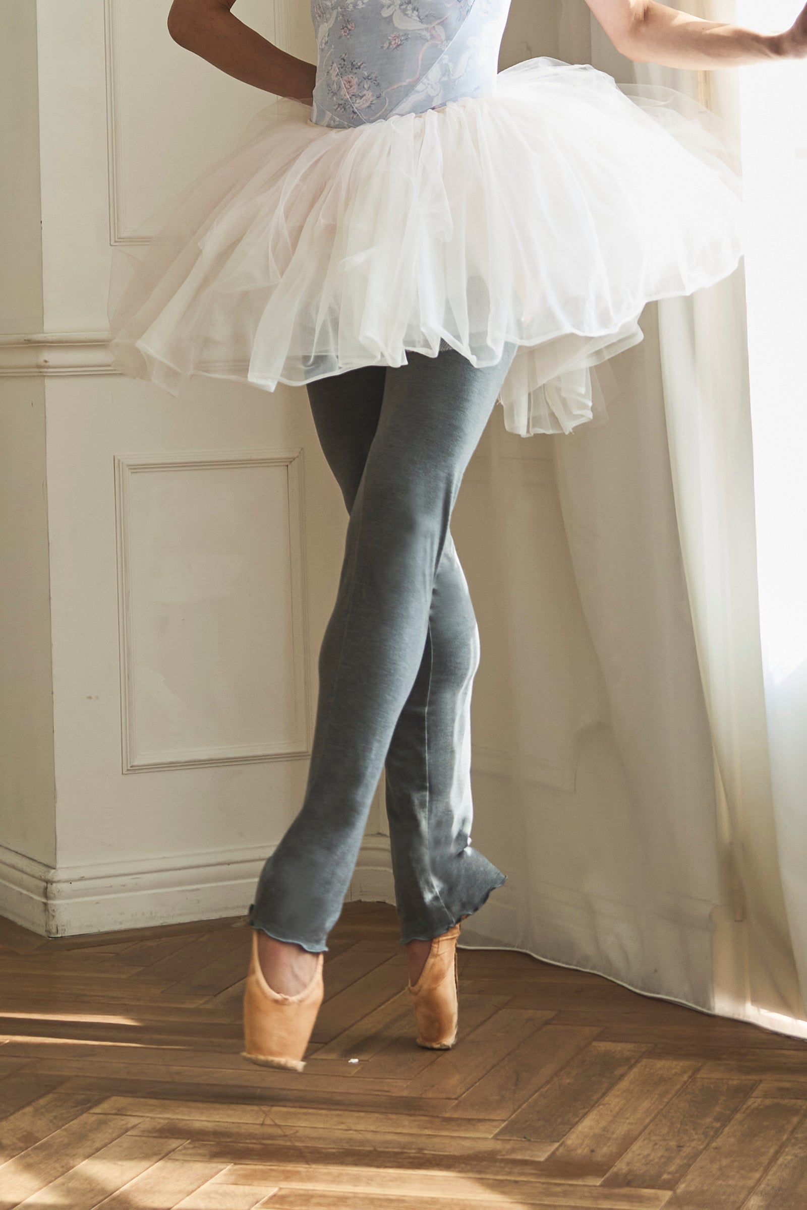 leg warmers / gray