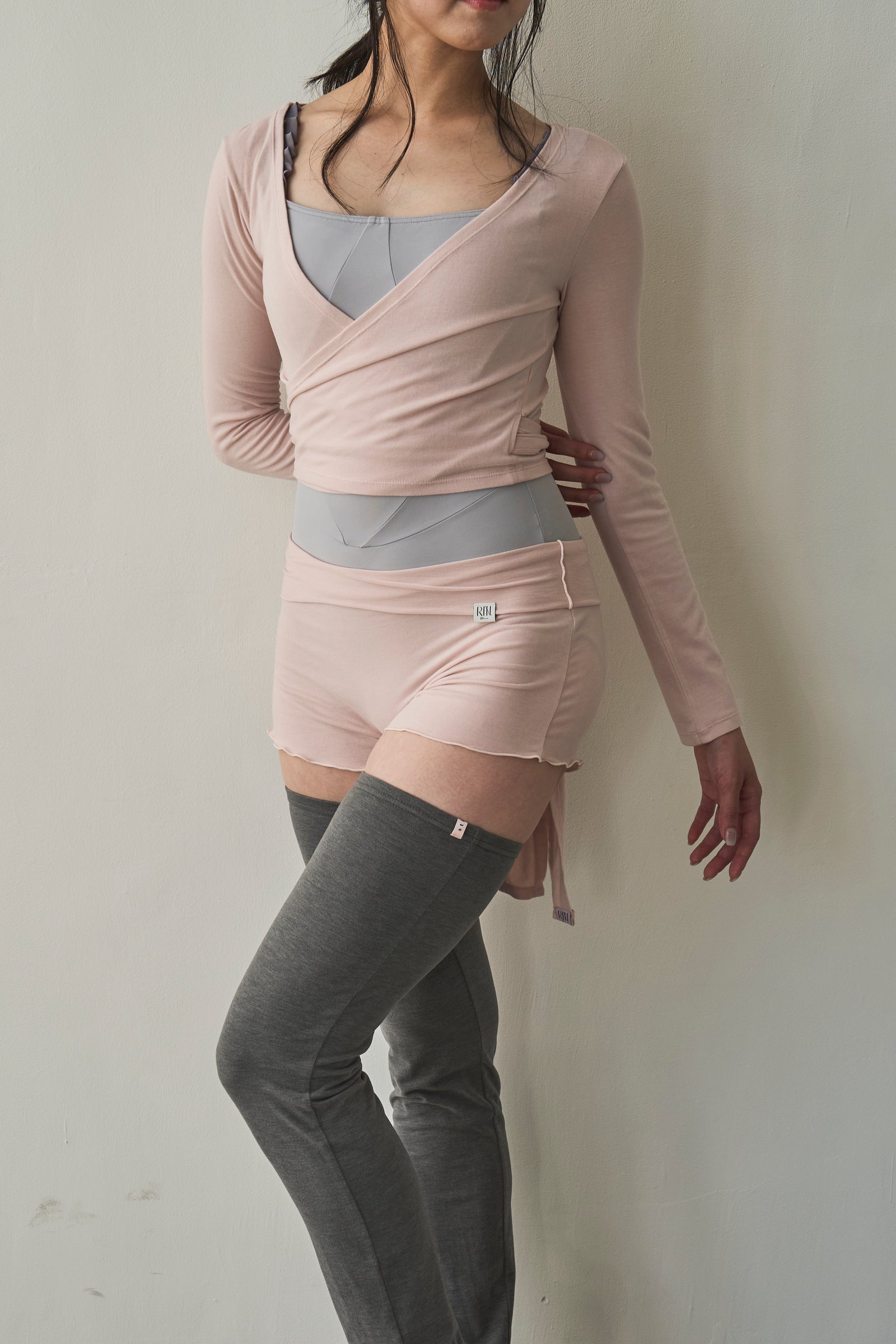 leg warmers / gray