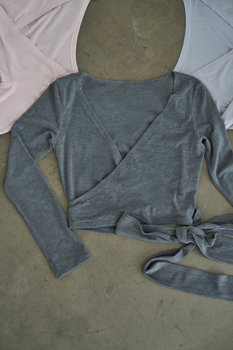 Retune. cache coeur tops / charcoal gray