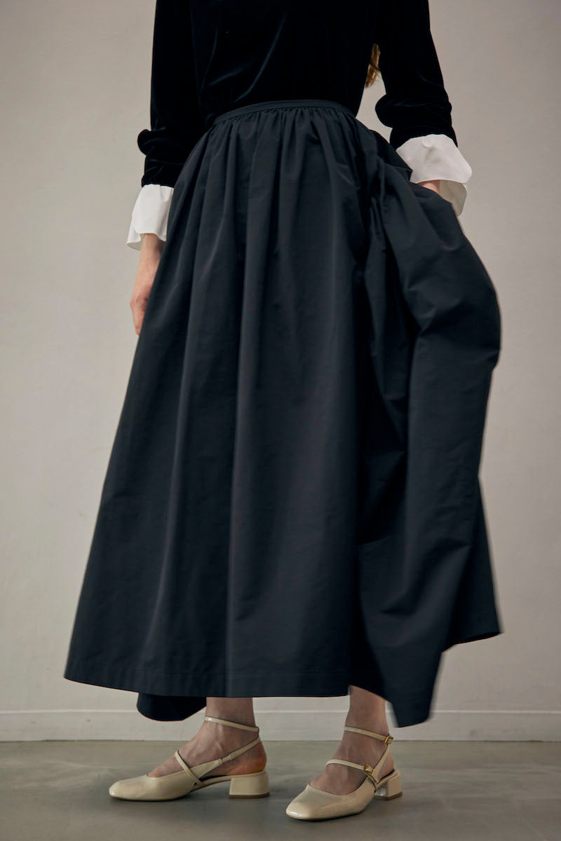 Dramatic skirt / black