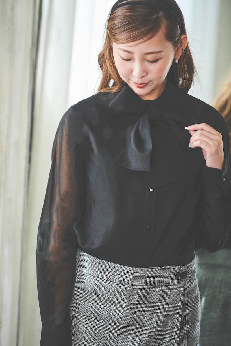 bowtie blouse / black