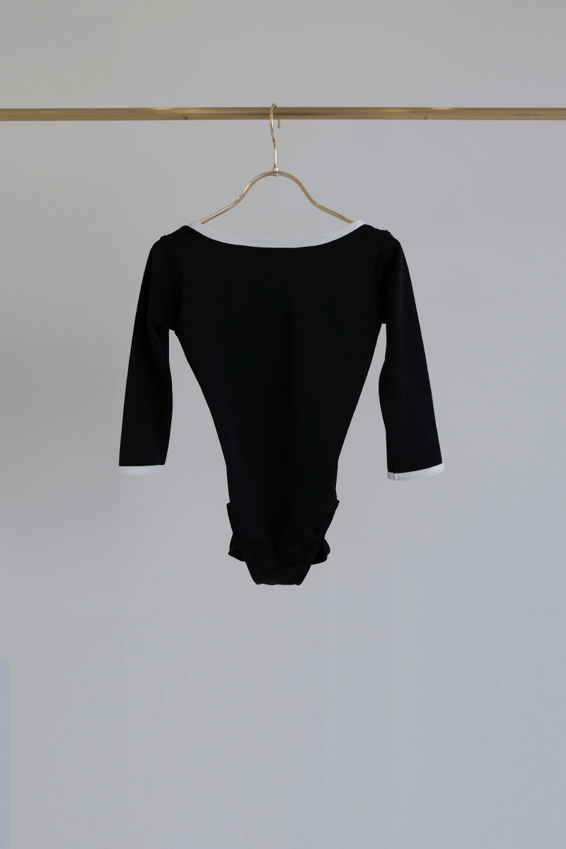 Retune.stina / Nocturne / black / girl