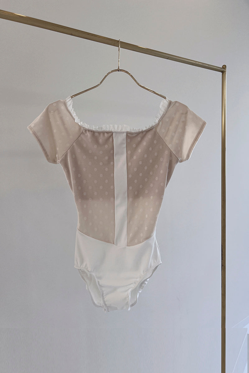 Retune.stina / Dólce / velours dot off white