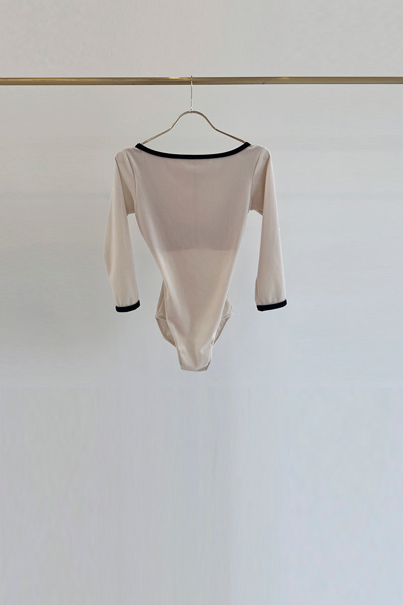 Retune.stina / Nocturne / Ribbed velours off white / girl
