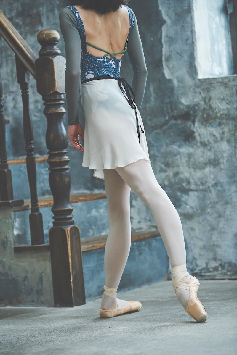 black ribbon wrap skirt / short / ivory
