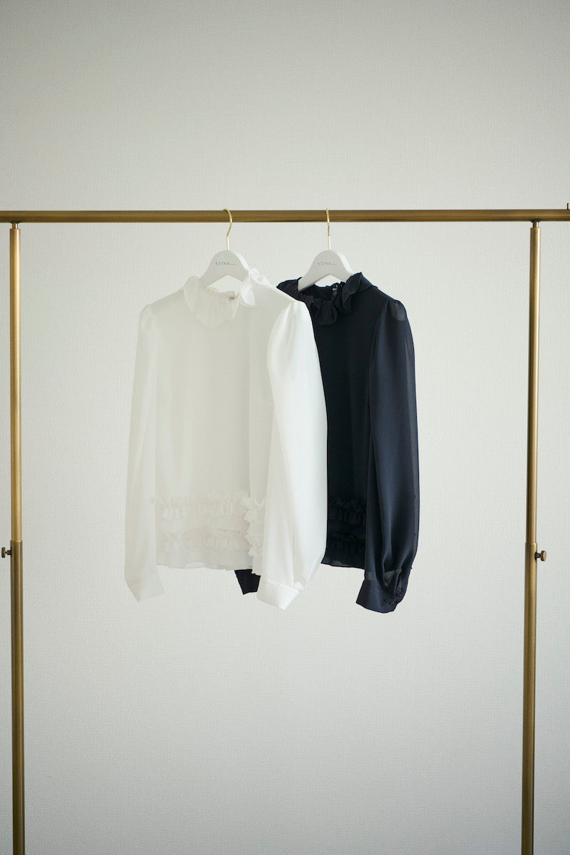 petal frill blouse / white