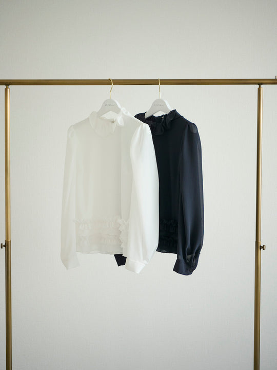petal frill blouse / white