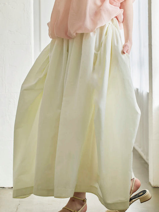 Dramatic skirt / white