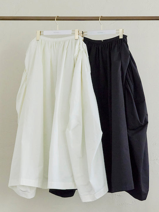 Dramatic skirt / black
