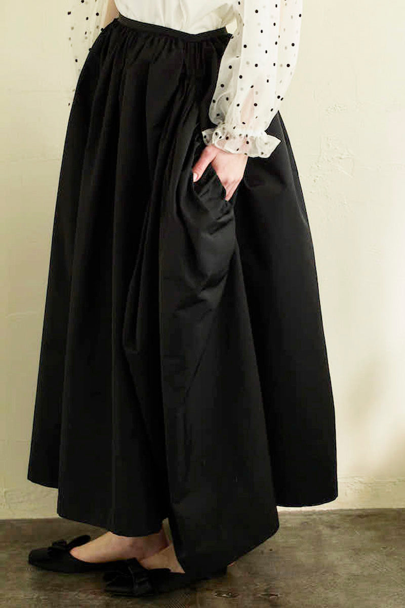 Dramatic skirt / black