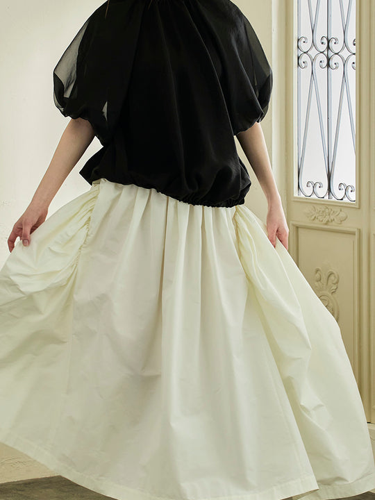 Dramatic skirt / white