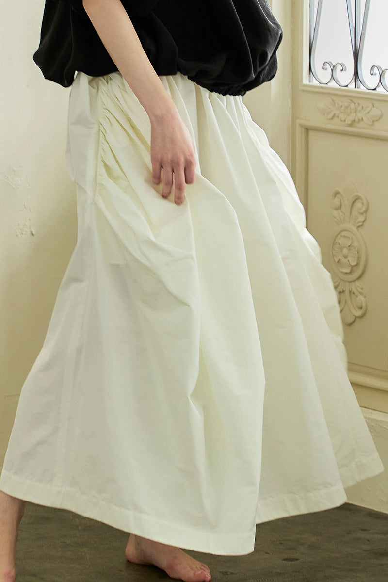 Dramatic skirt / white