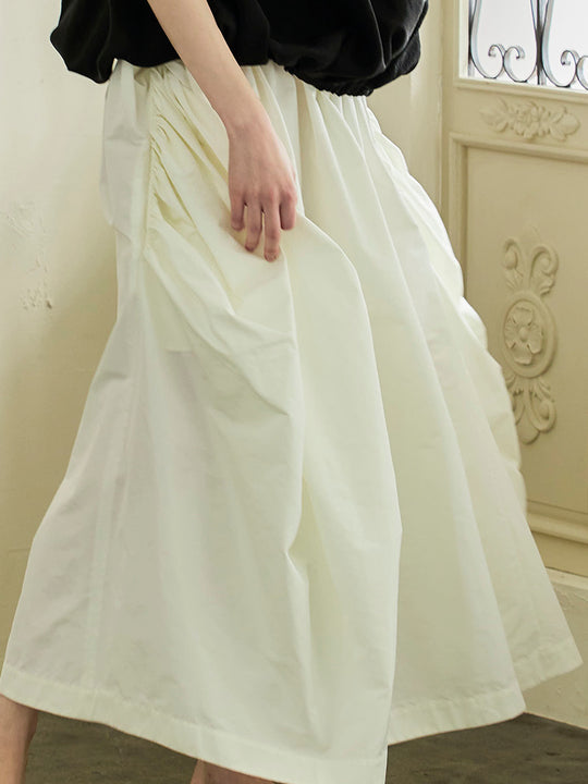 Dramatic skirt / white
