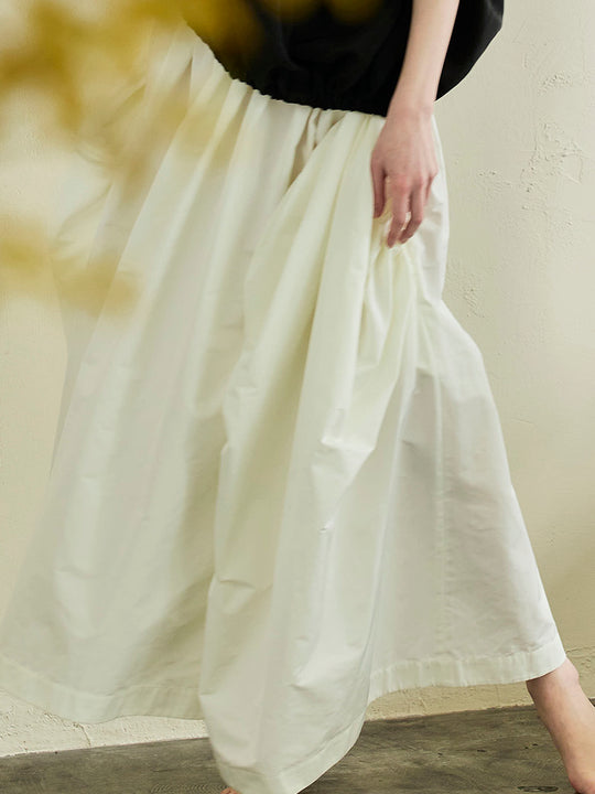 Dramatic skirt / white