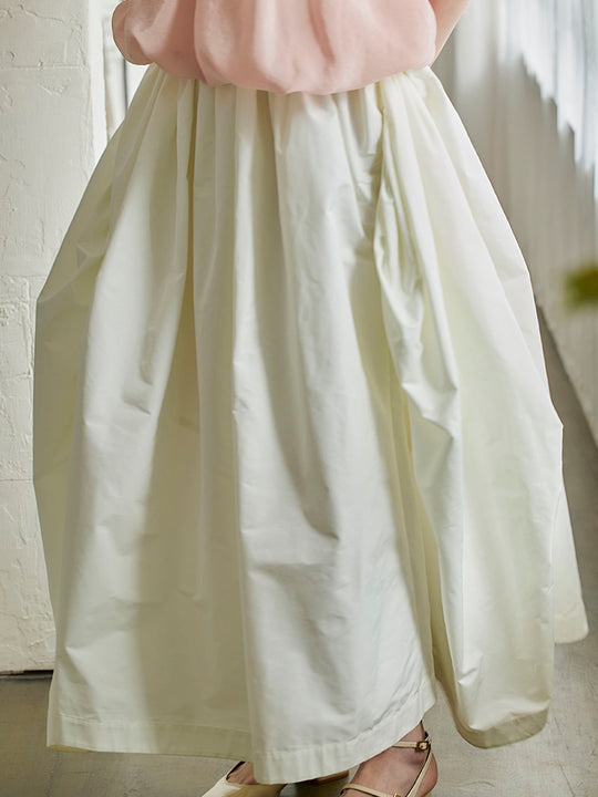 Dramatic skirt / white