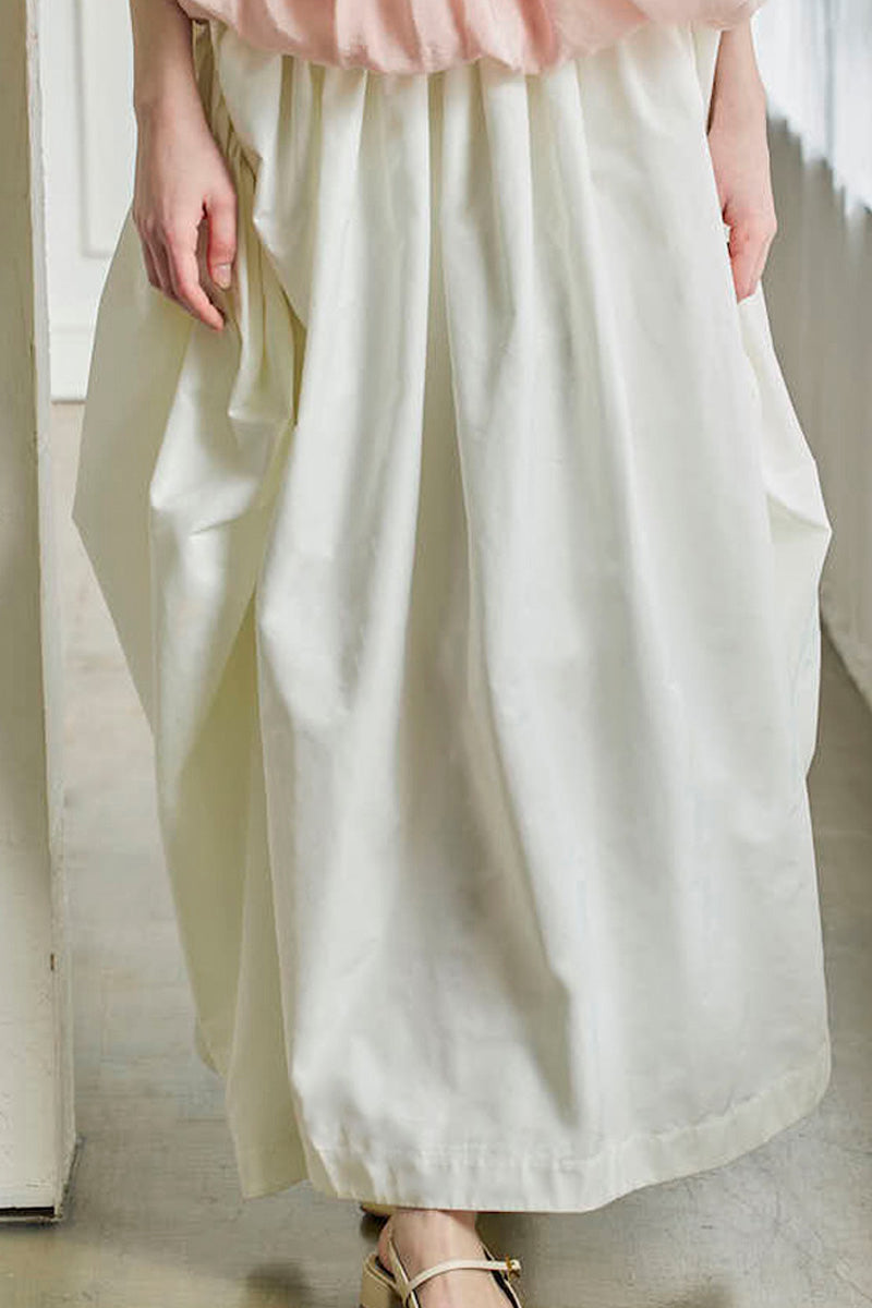 Dramatic skirt / white
