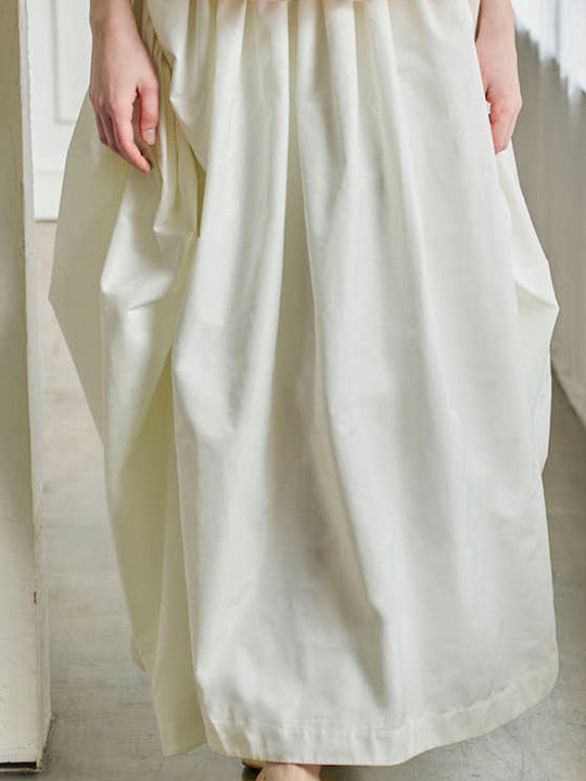 Dramatic skirt / white