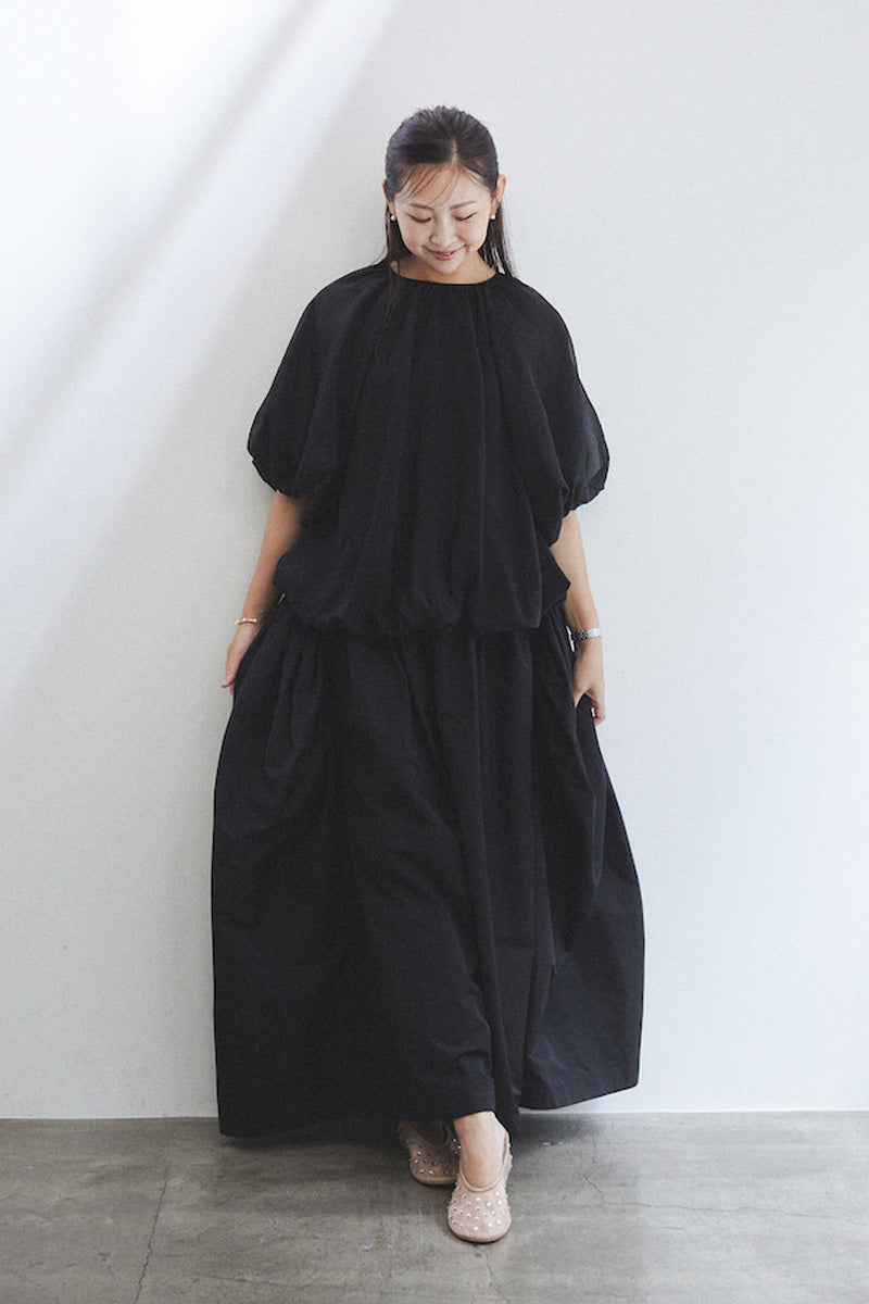 Dramatic skirt / black