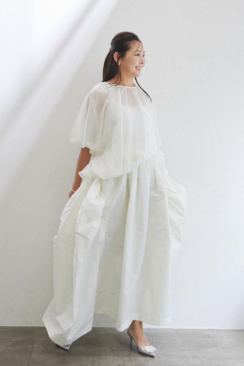 Dramatic skirt / white