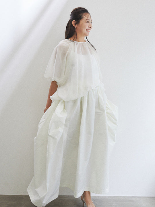 Dramatic skirt / white