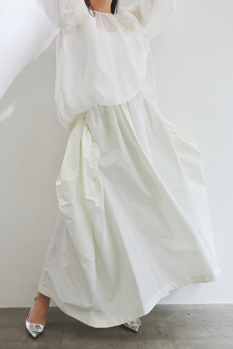 Dramatic skirt / white