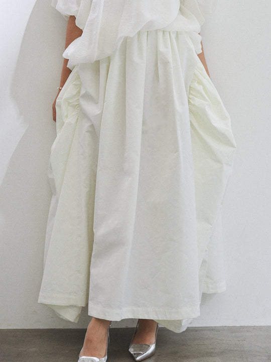 Dramatic skirt / white