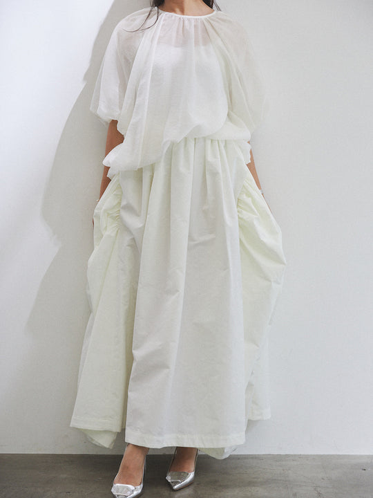 Dramatic skirt / white
