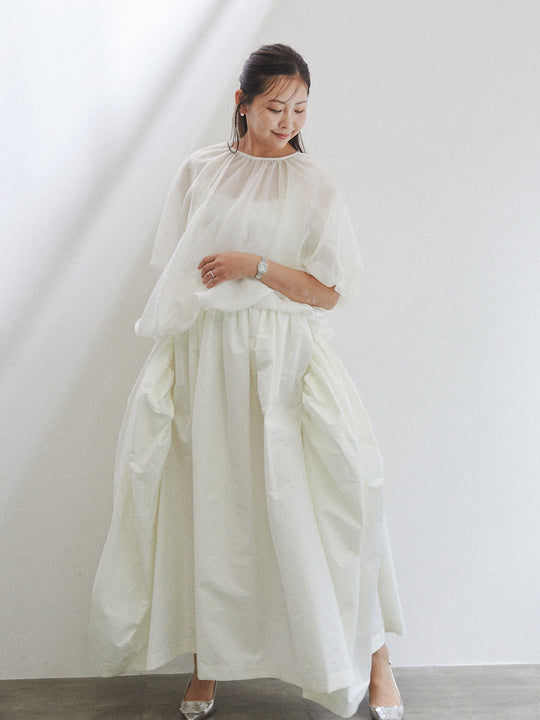 Dramatic skirt / white