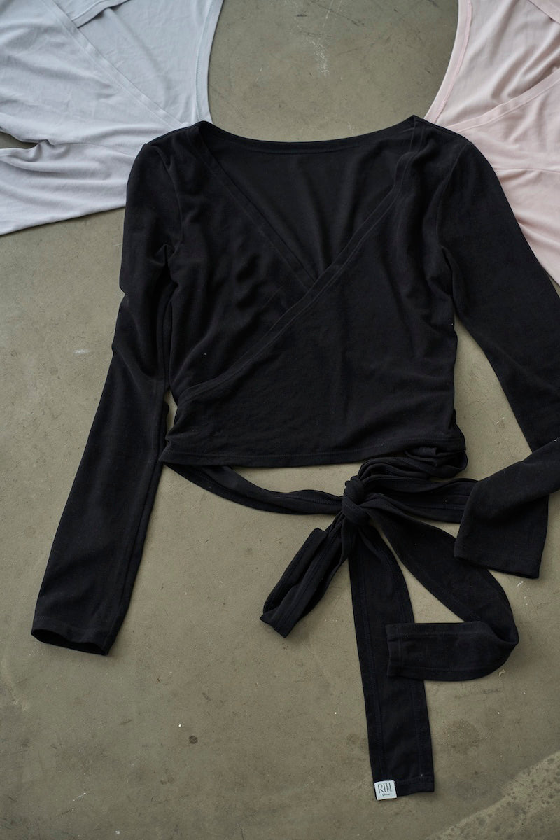 Retune. cache coeur tops / black