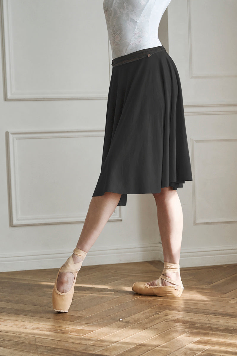 circular skirt / black
