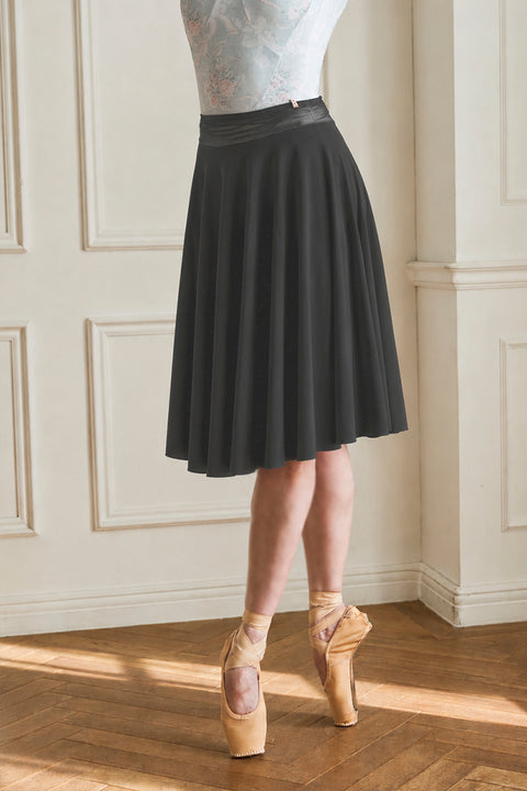 circular skirt / black