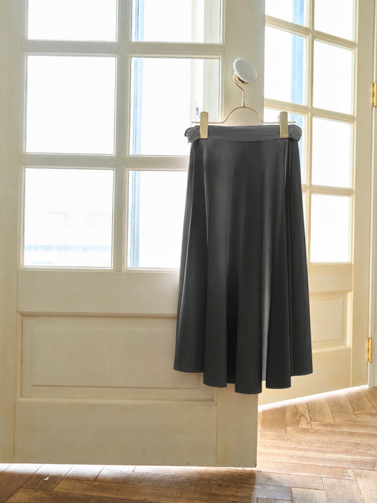 circular skirt / black