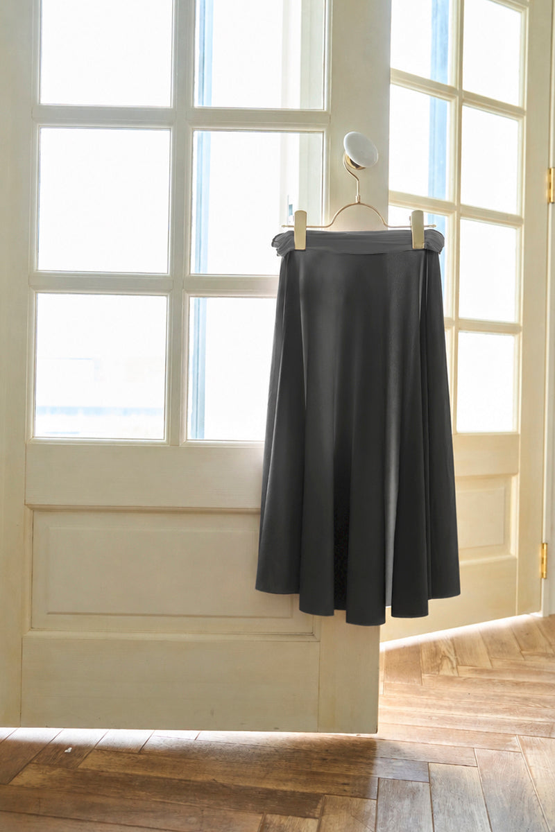 circular skirt / black