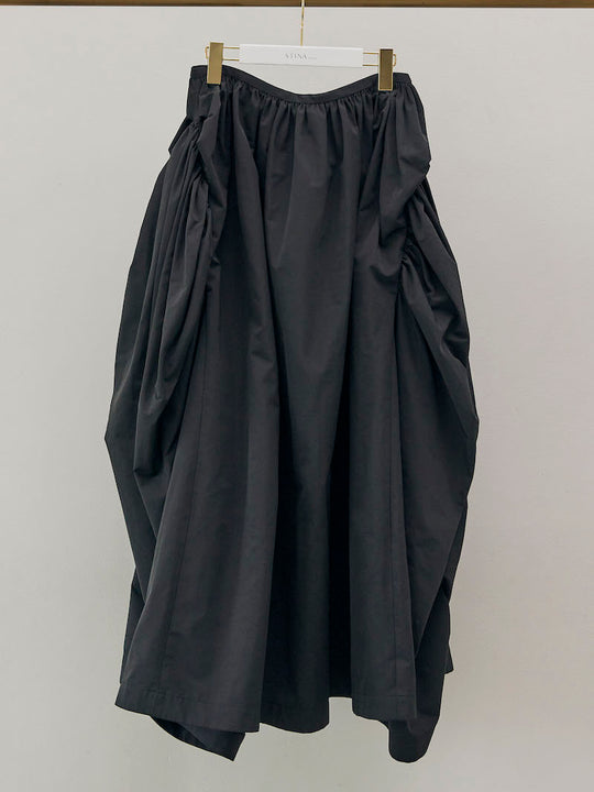Dramatic skirt / black