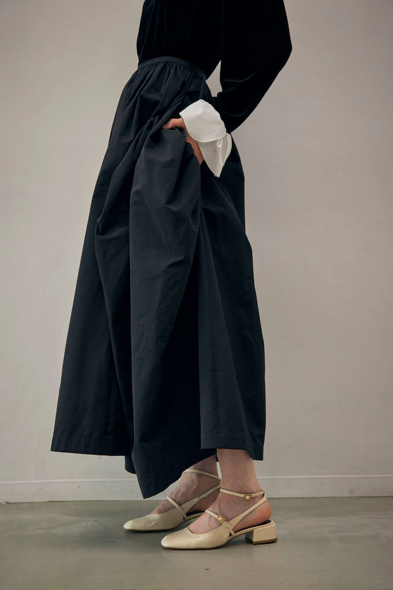 Dramatic skirt / black
