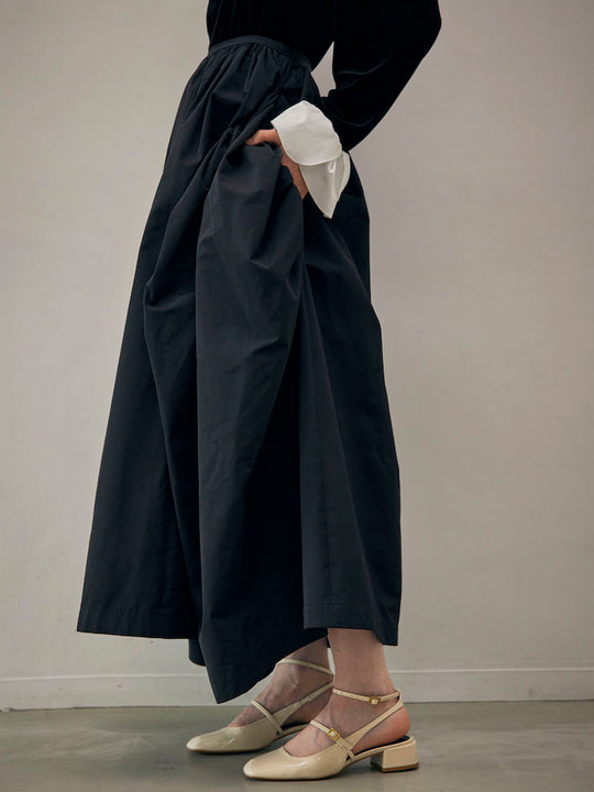 Dramatic skirt / black