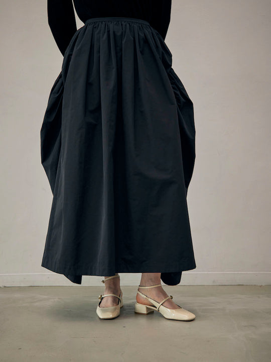 Dramatic skirt / black
