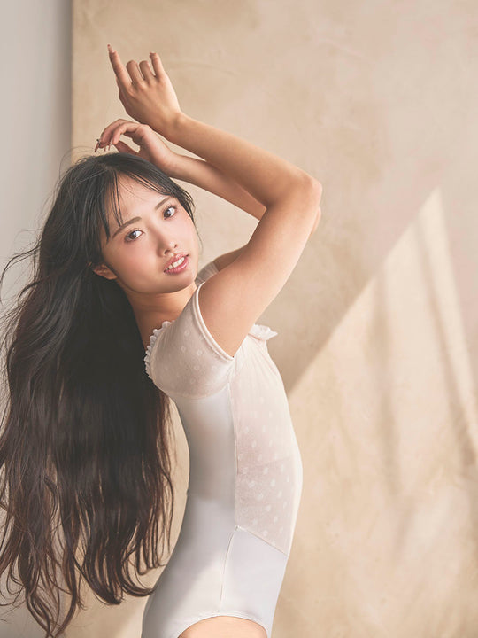 Retune.stina / Dólce / velours dot off white