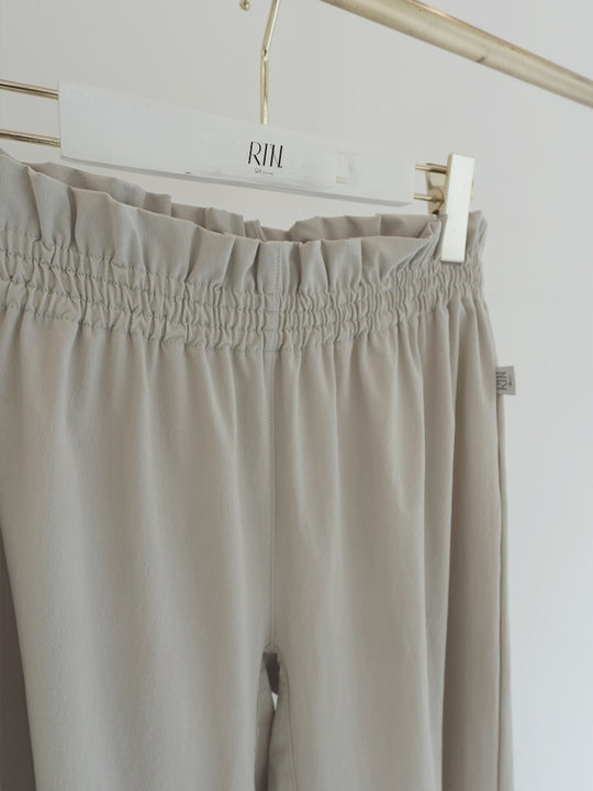 Retune. warm up pants / gray