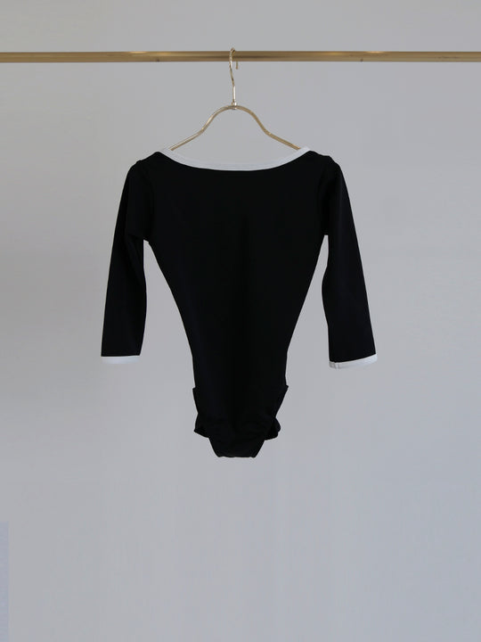 Retune.stina / Nocturne / black / girl