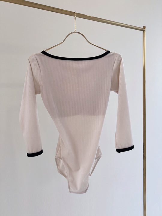 Retune.stina / Nocturne / Ribbed velours off white / girl