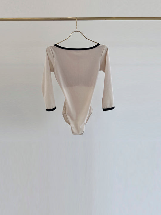 Retune.stina / Nocturne / Ribbed velours off white / girl
