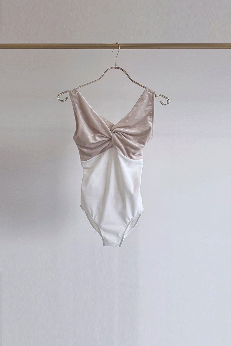 Retune.stina / Walts / velours dot off white