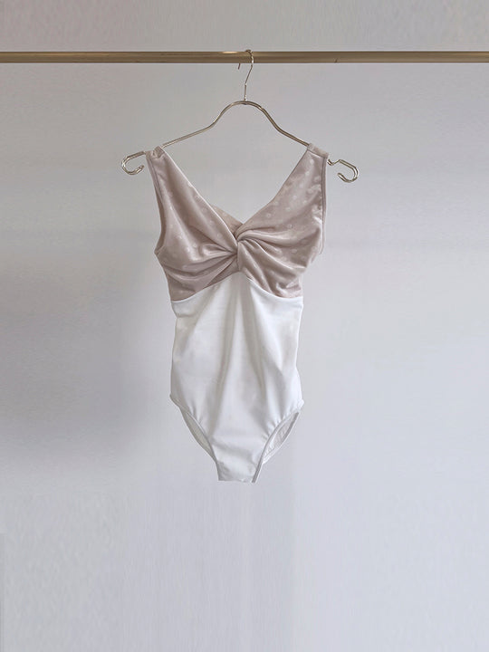 Retune.stina / Walts / velours dot off white