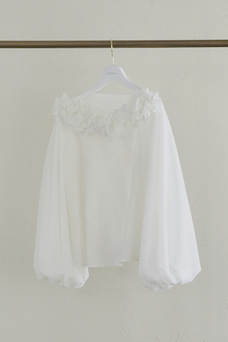 stina / rose bouquet blouse / white