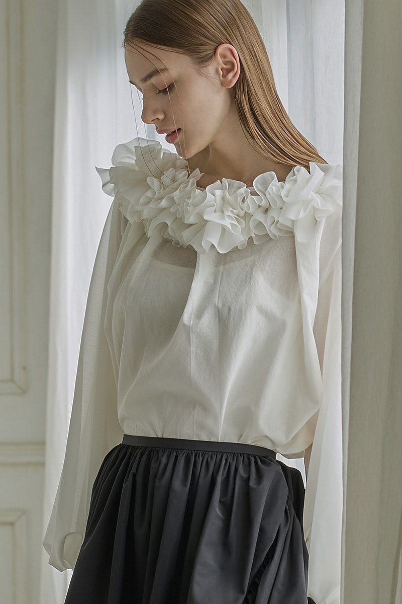 stina / rose bouquet blouse / white